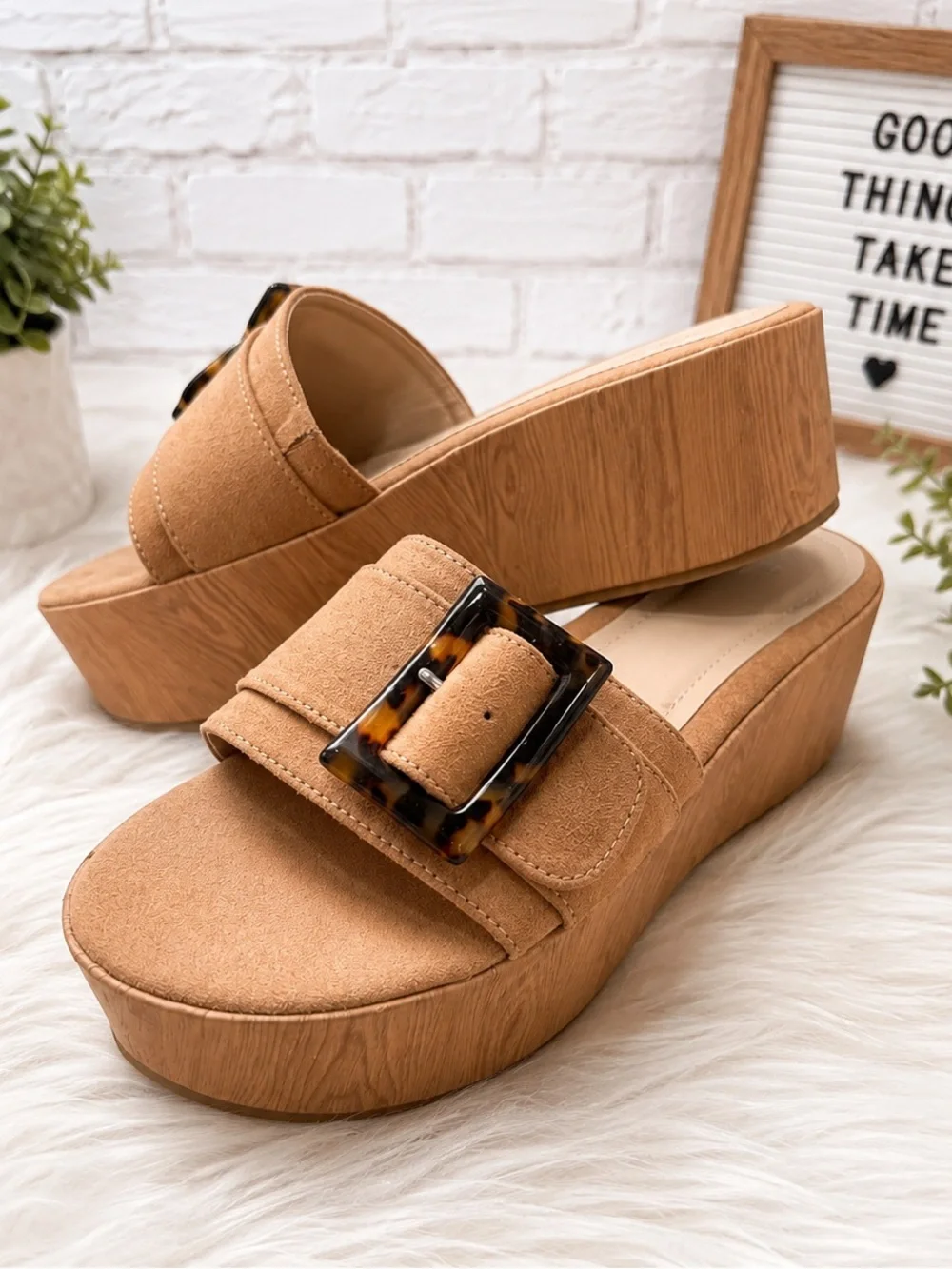 ShoeDazzle Leonora Platform Slide Sandals Lt Camel Tan Suede Buckle 8.5 NEW
